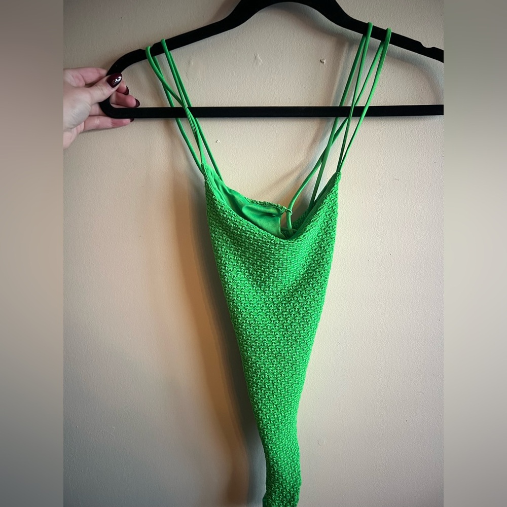 LIKE NEW Bershka Green strappy open back bodysuit
